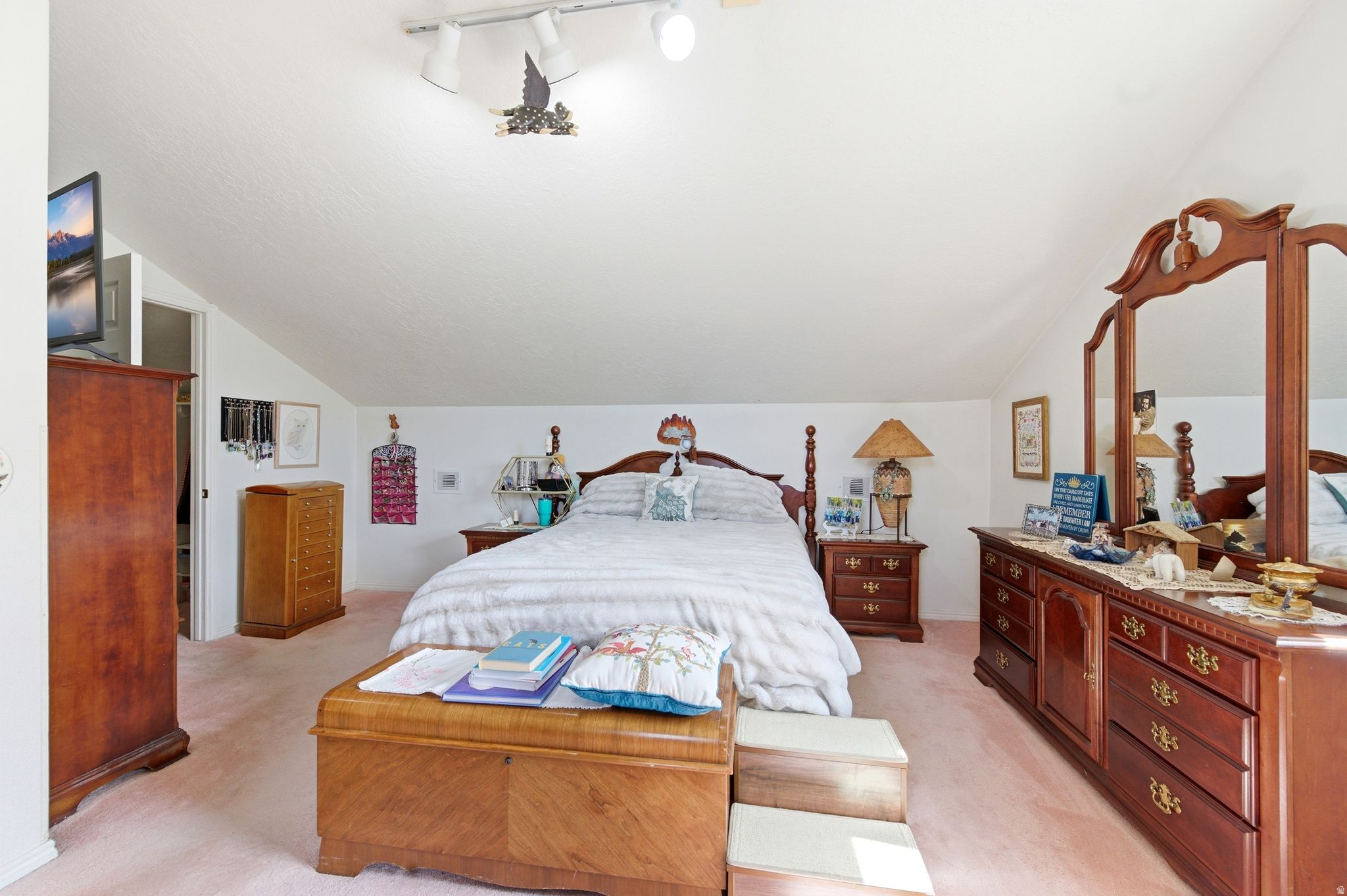 VALLEY HILLS - Residential