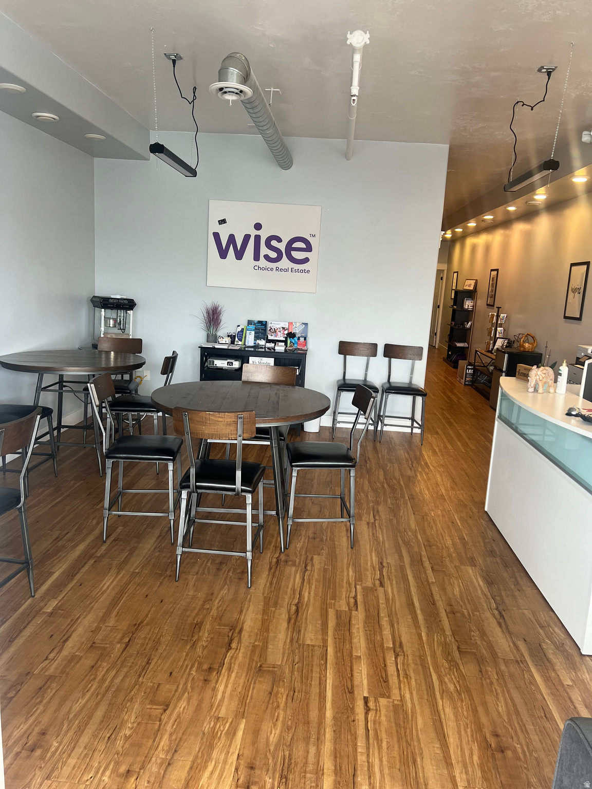 REED PLAZA - Commercial Lease