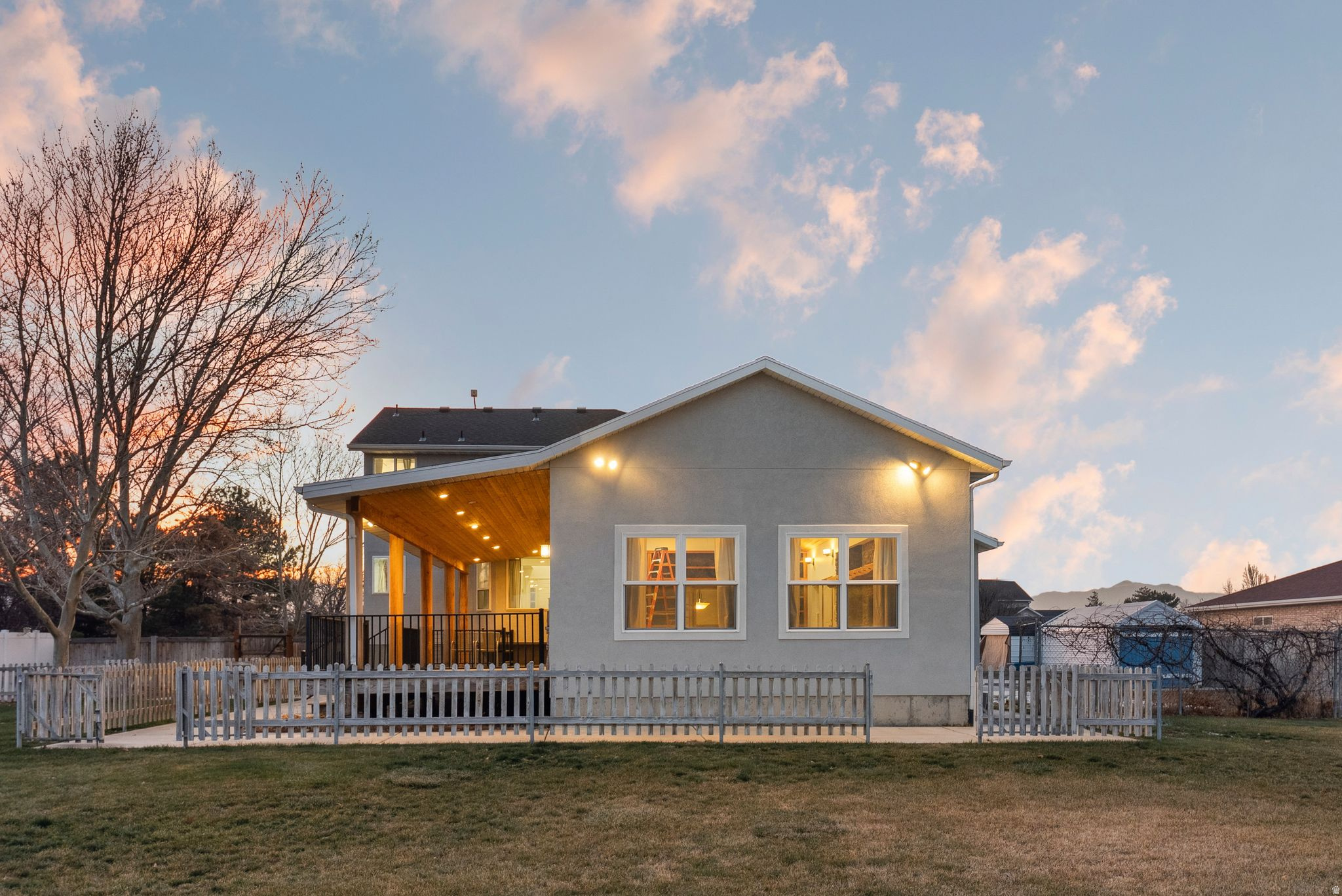 SUNSET DOWNS #2 - Residential