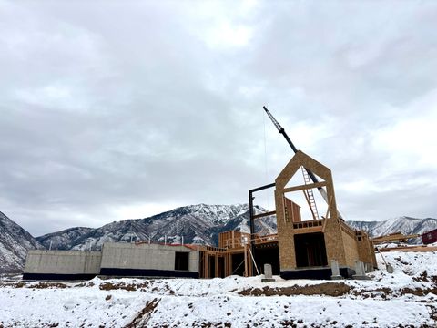 Photo of 923 N EMERY LN, Elk Ridge, UT 84651 (MLS # 2114233)