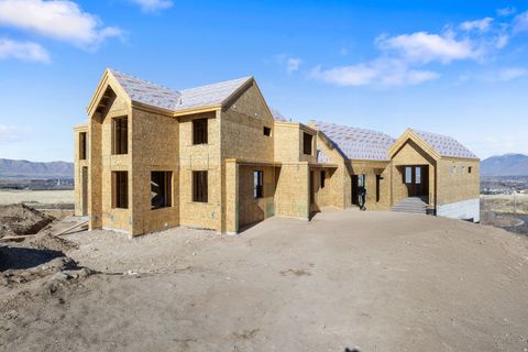 Photo of 923 N EMERY LN, Elk Ridge, UT 84651 (MLS # 2114233)