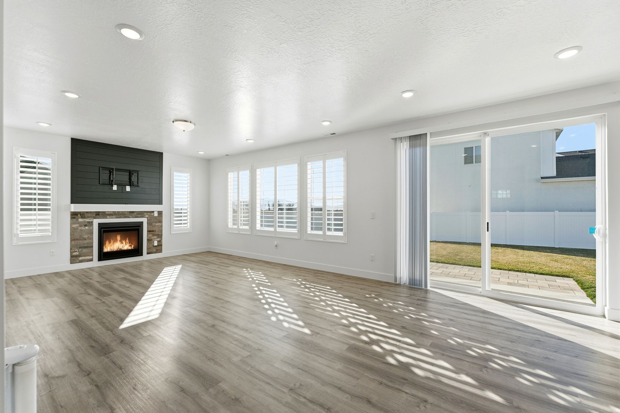 SHORELINE WEST - Residential