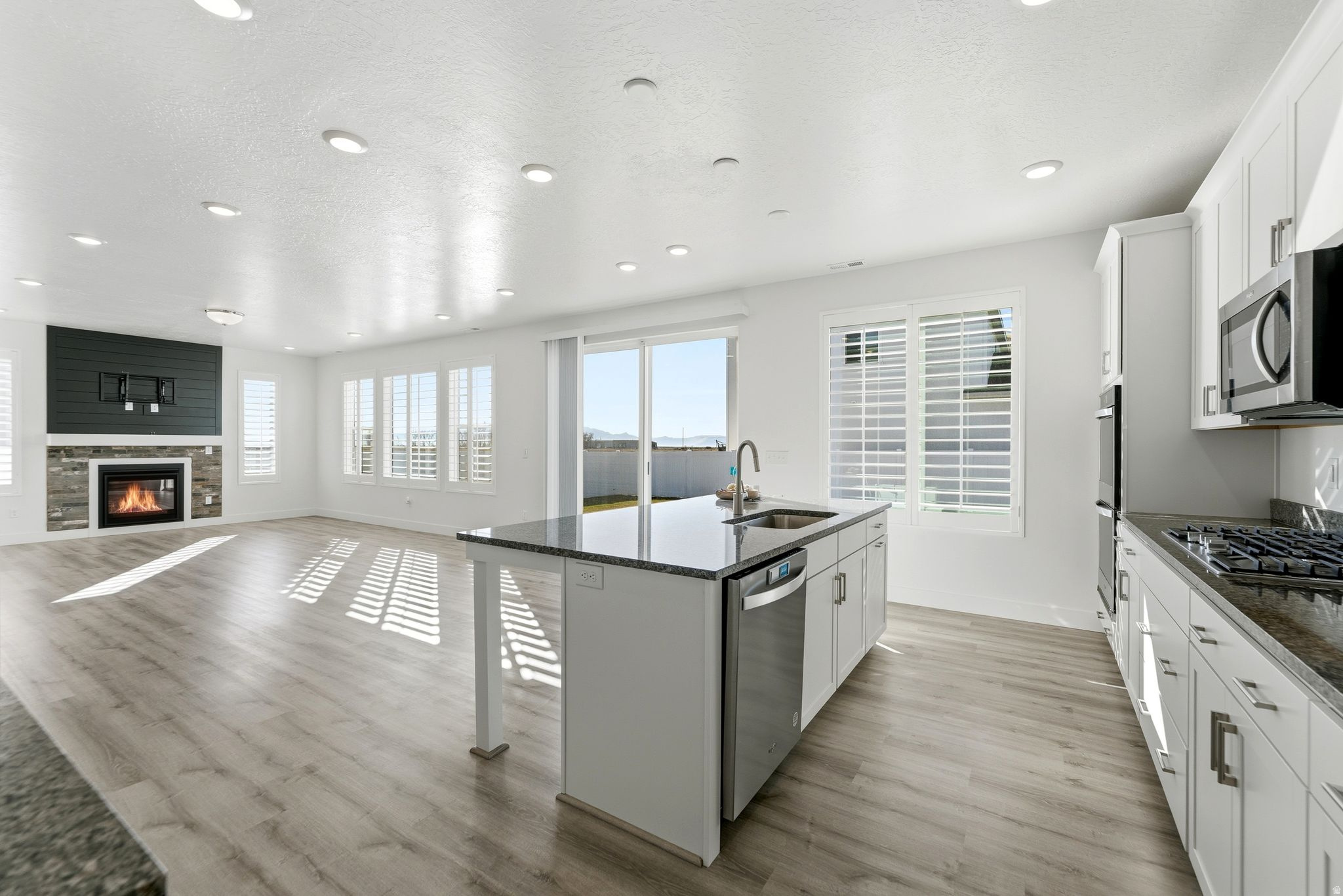 SHORELINE WEST - Residential