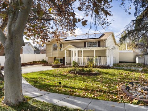 Photo of 6016 S PAPRIKA CIR, Taylorsville, UT 84129 (MLS # 2137574)