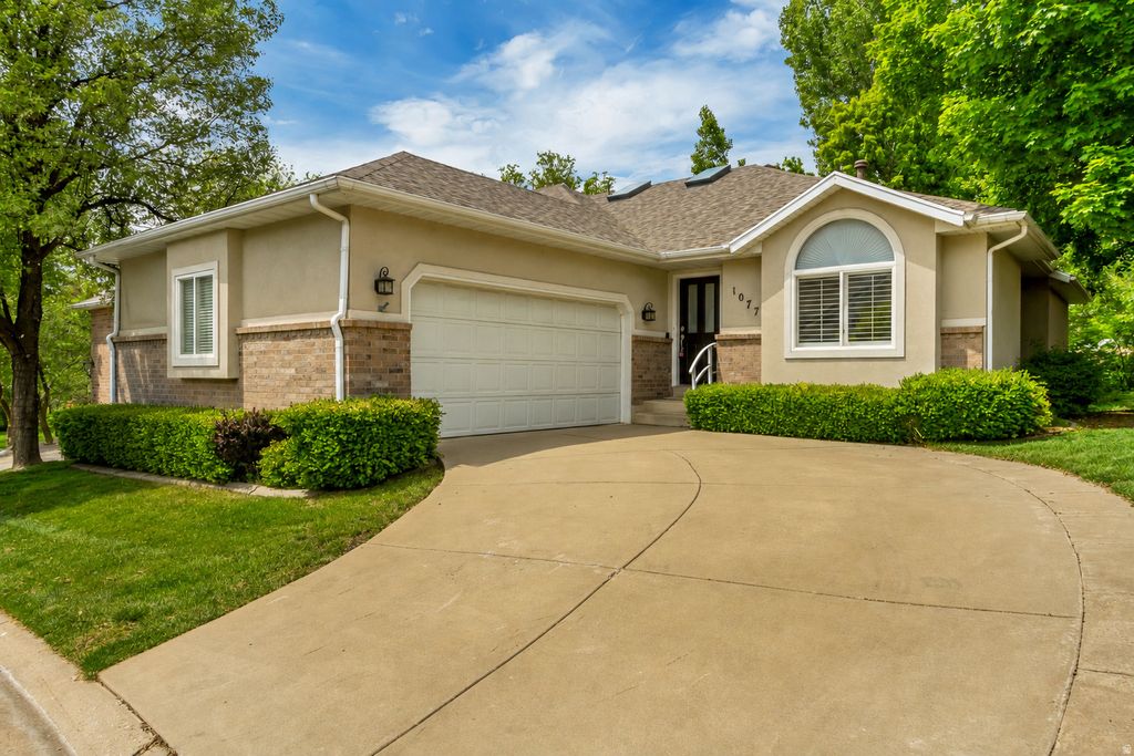 Photo of 1077 E BROOK CIR, Kaysville, UT 84037 (MLS # 2156593)