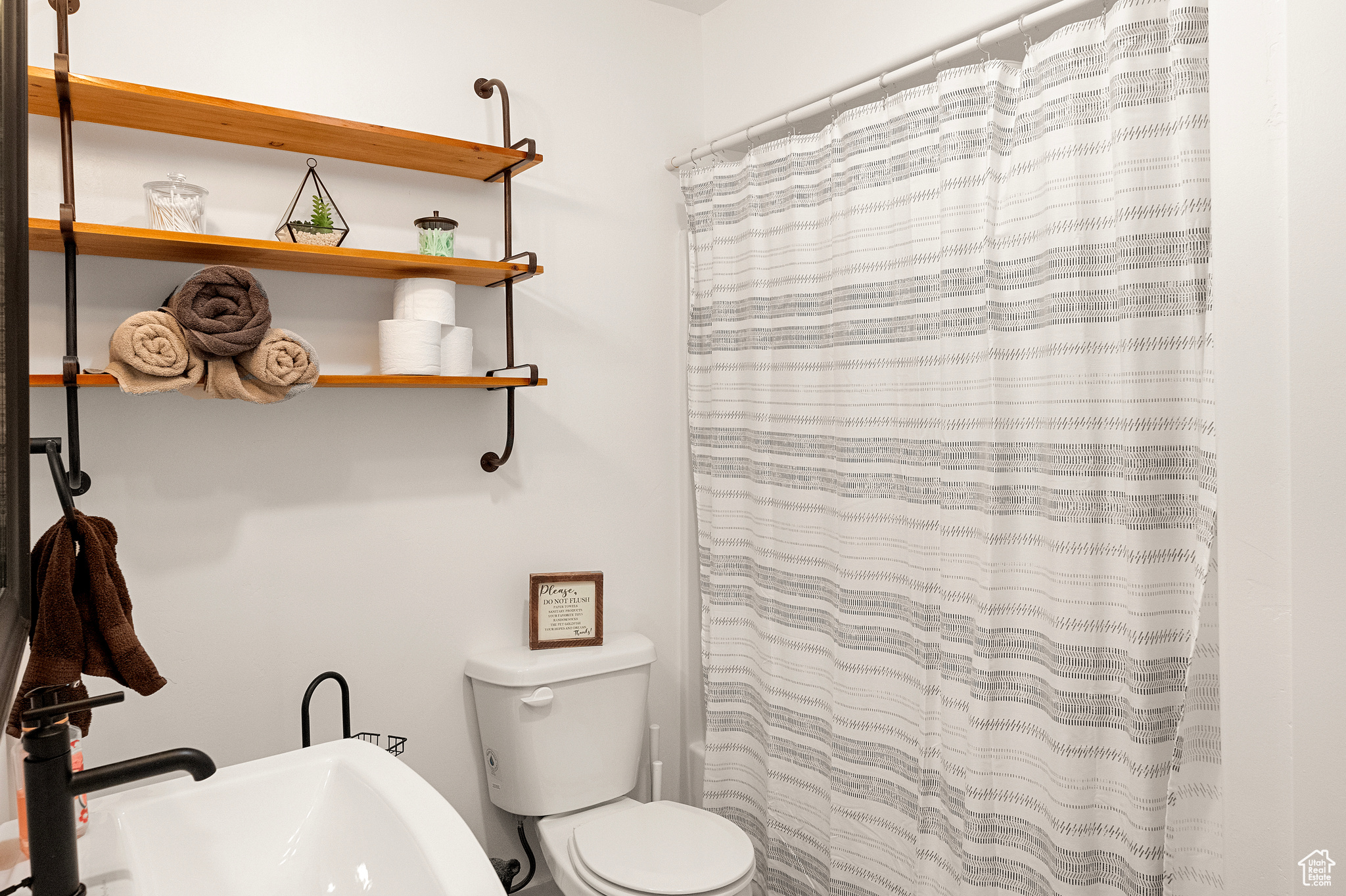 Fairview, Utah 84629, United States, 3 Bedrooms Bedrooms, ,2 BathroomsBathrooms,Residential,Pending,63059