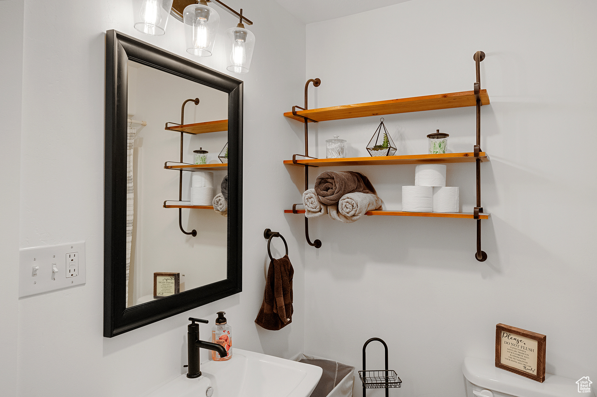 Fairview, Utah 84629, United States, 3 Bedrooms Bedrooms, ,2 BathroomsBathrooms,Residential,Pending,63059