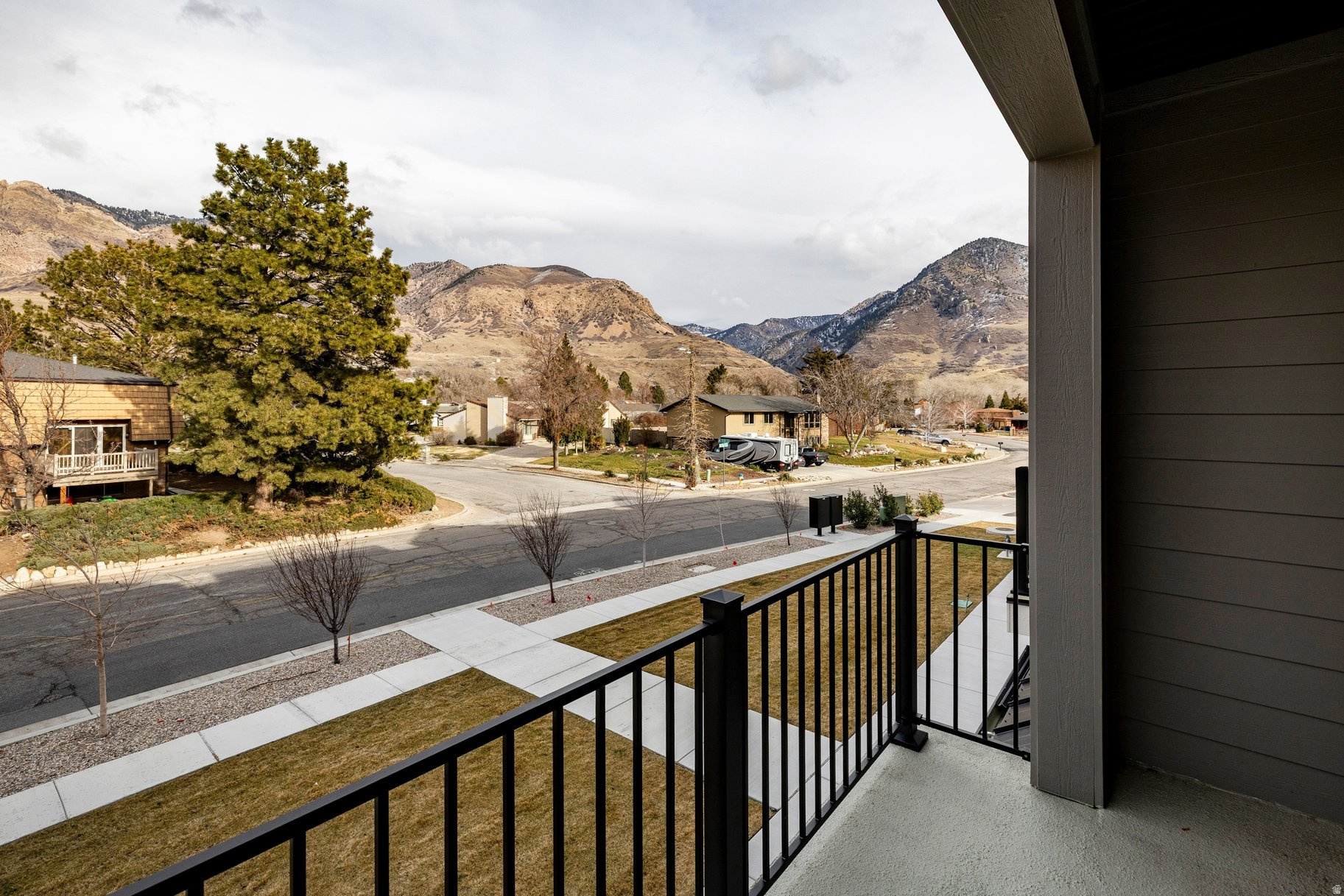 THE OVERLOOK AT 16TH TOWN HOMES - Residential