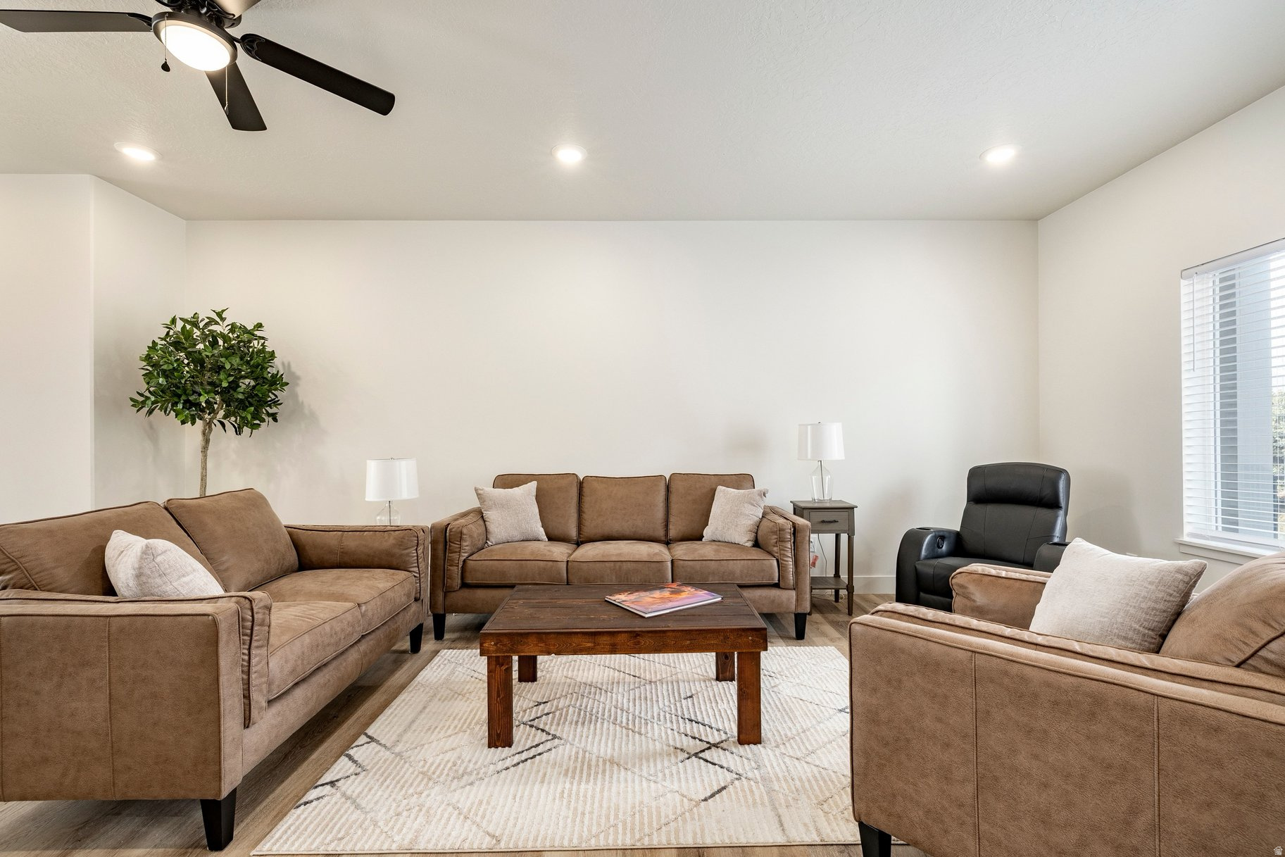 THE OVERLOOK AT 16TH TOWN HOMES - Residential