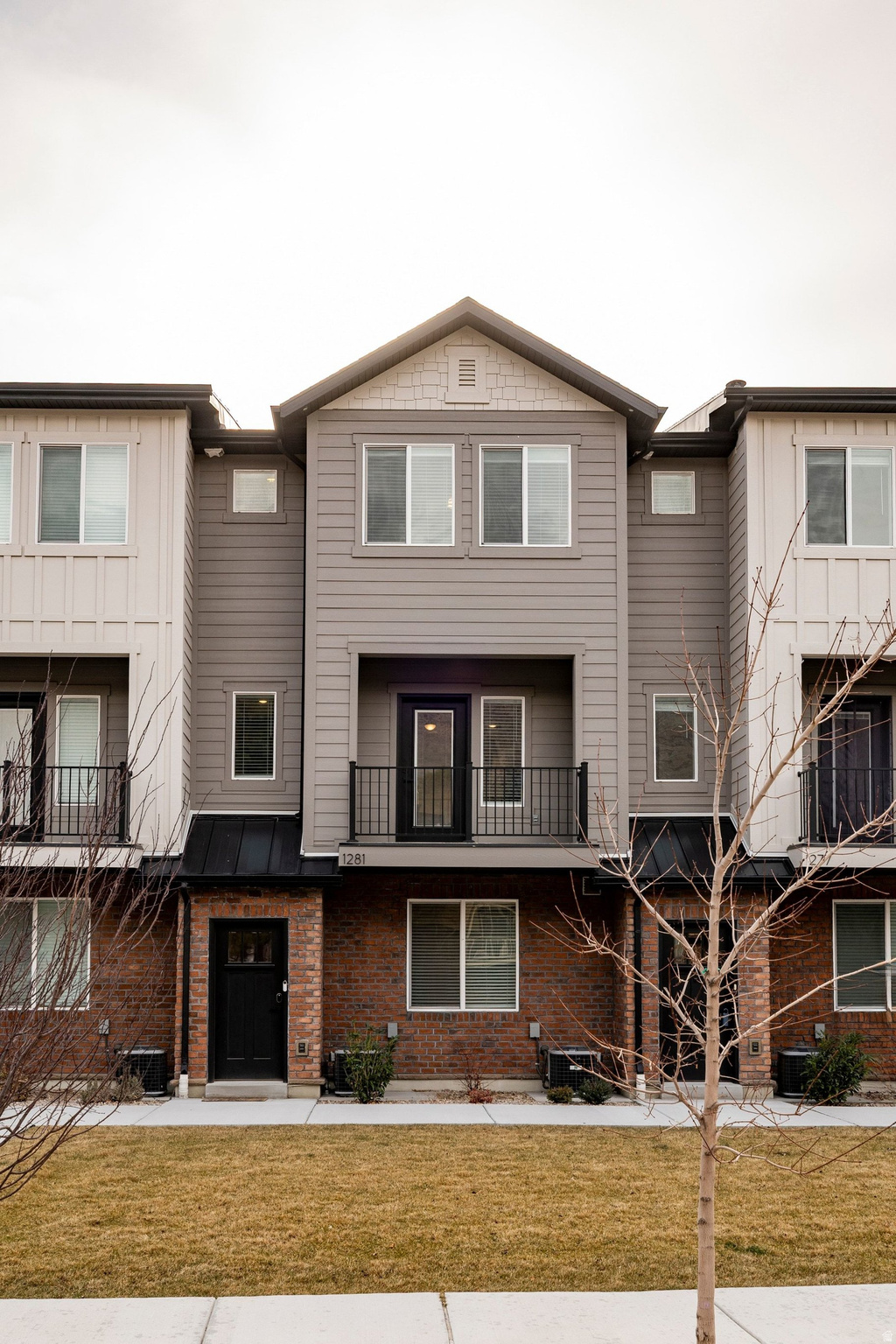 THE OVERLOOK AT 16TH TOWN HOMES - Residential