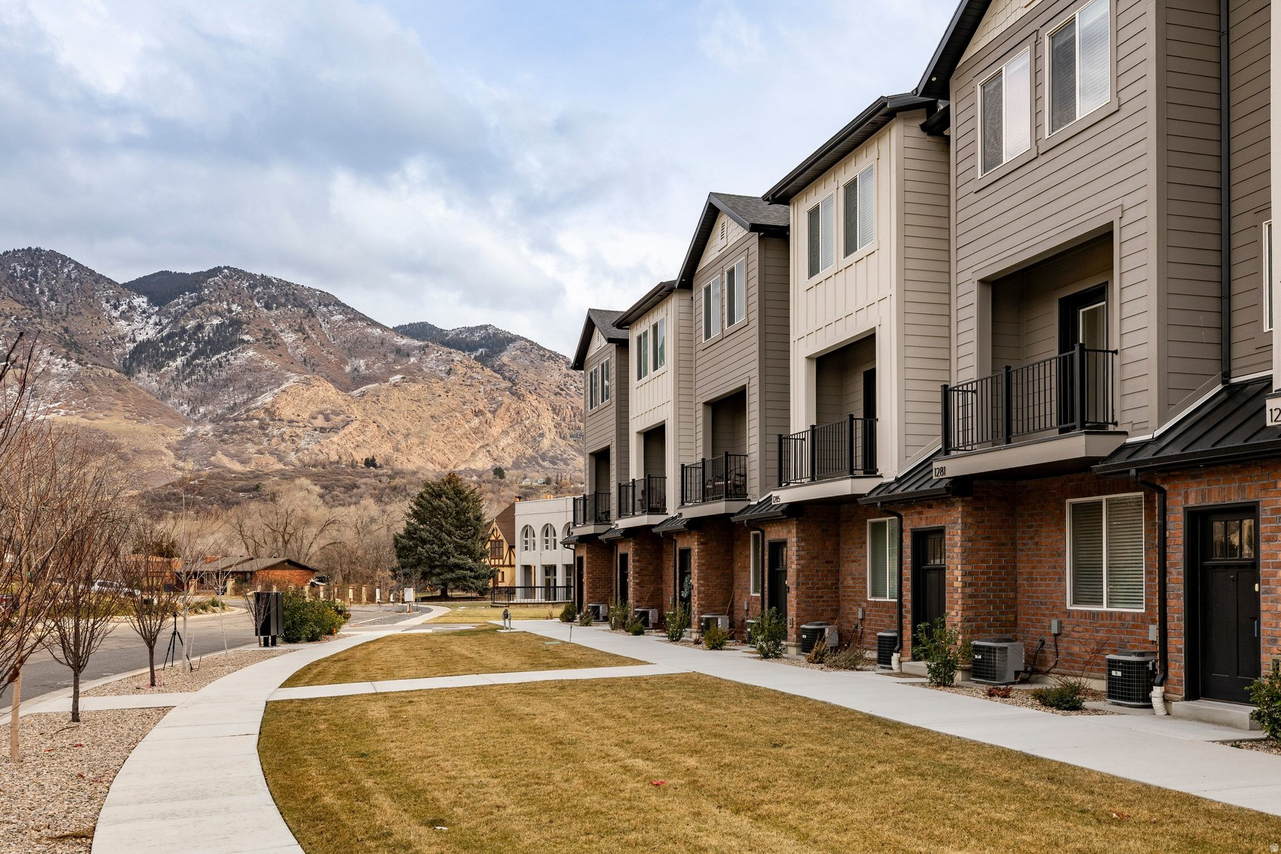 THE OVERLOOK AT 16TH TOWN HOMES - Residential