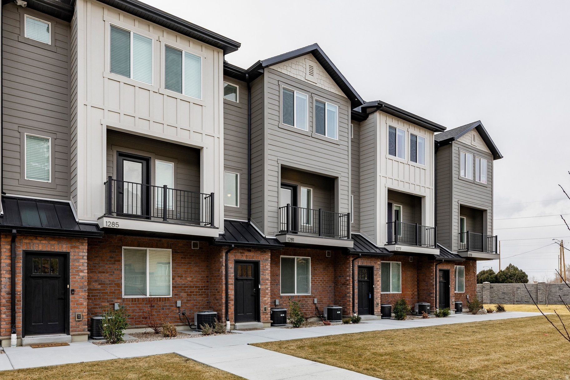 THE OVERLOOK AT 16TH TOWN HOMES - Residential