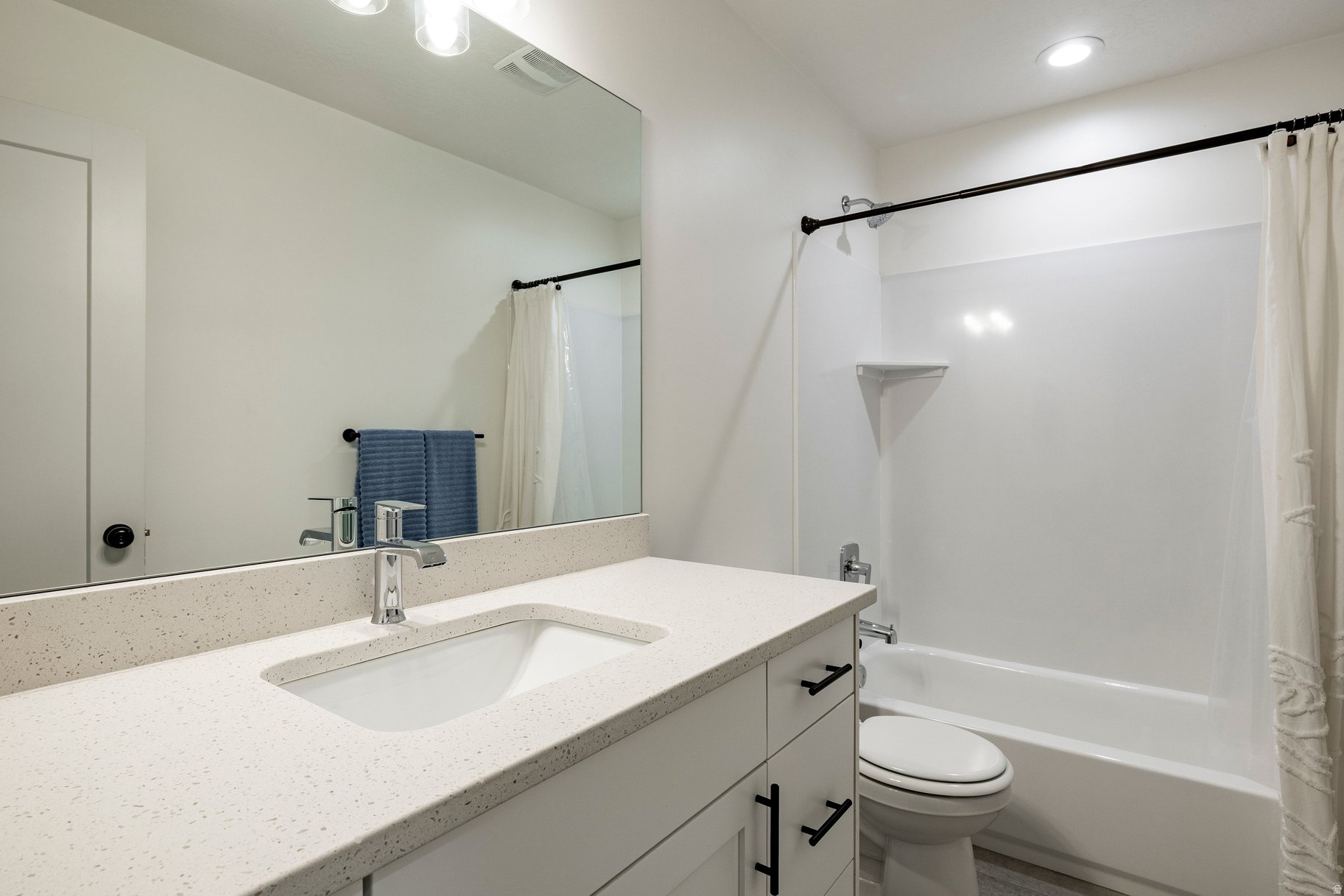 THE OVERLOOK AT 16TH TOWN HOMES - Residential