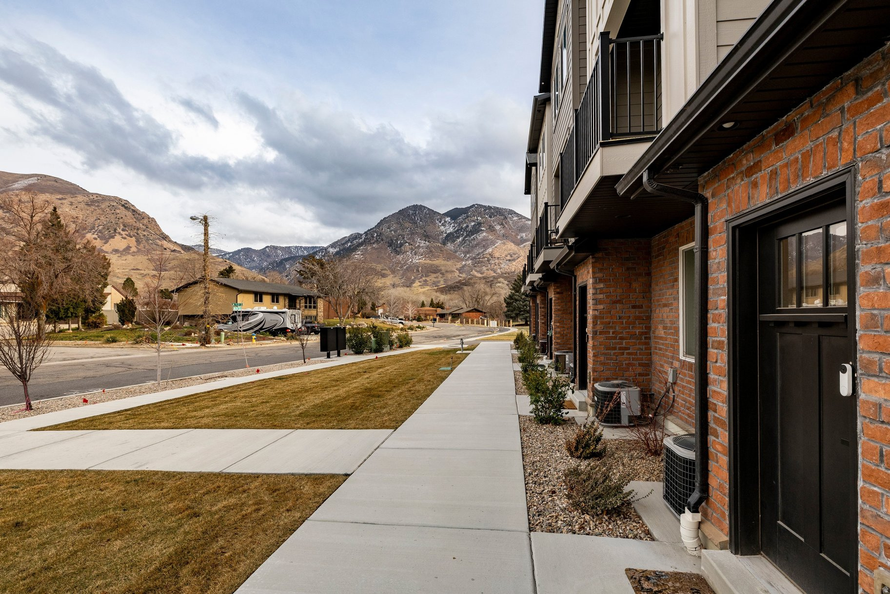 THE OVERLOOK AT 16TH TOWN HOMES - Residential