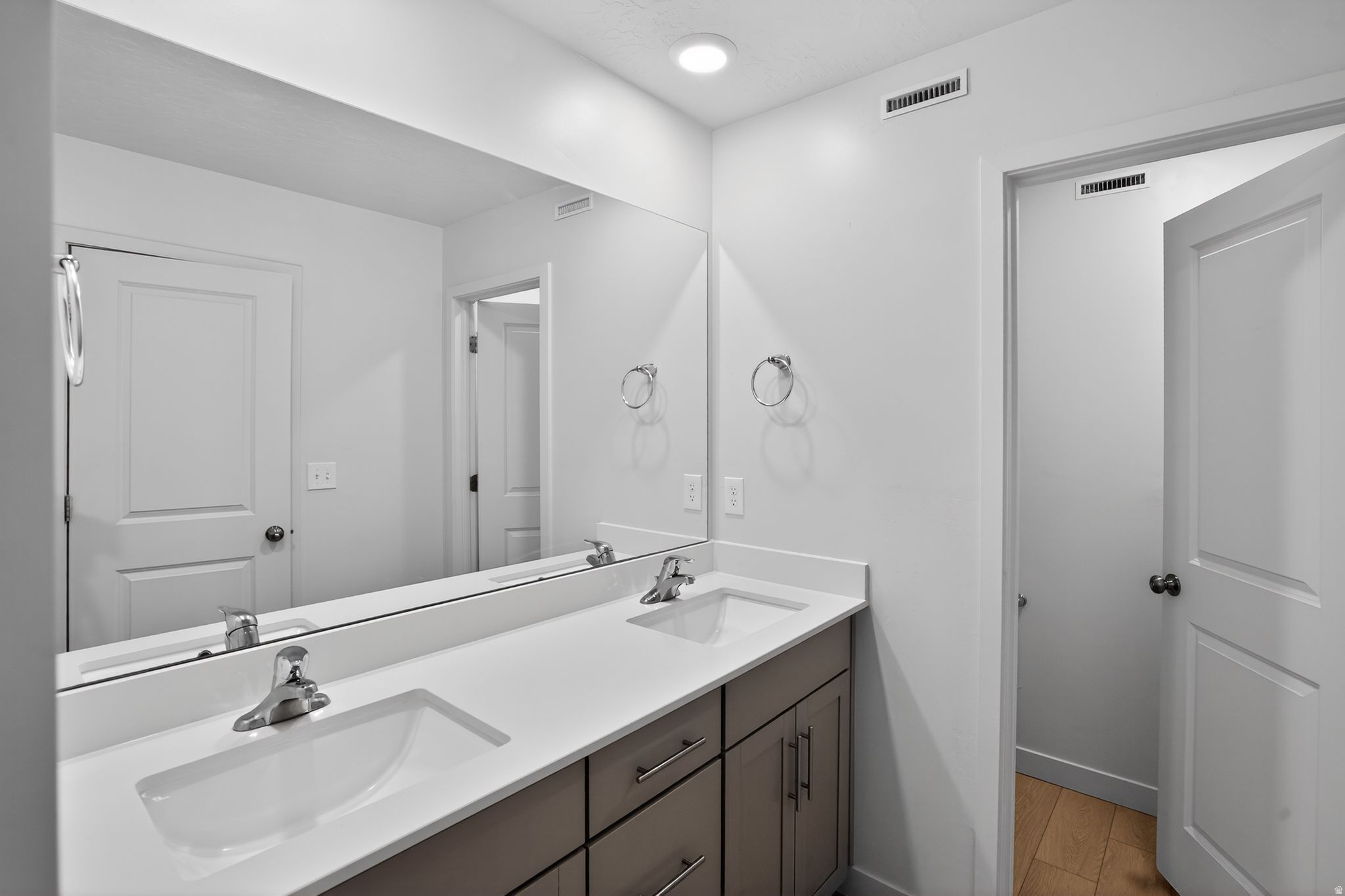 ESCALA - Residential