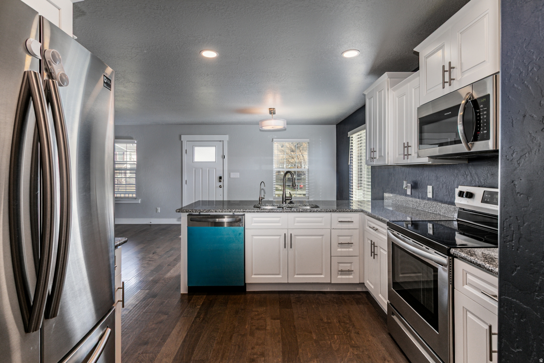 COLONIAL PARK - Residential