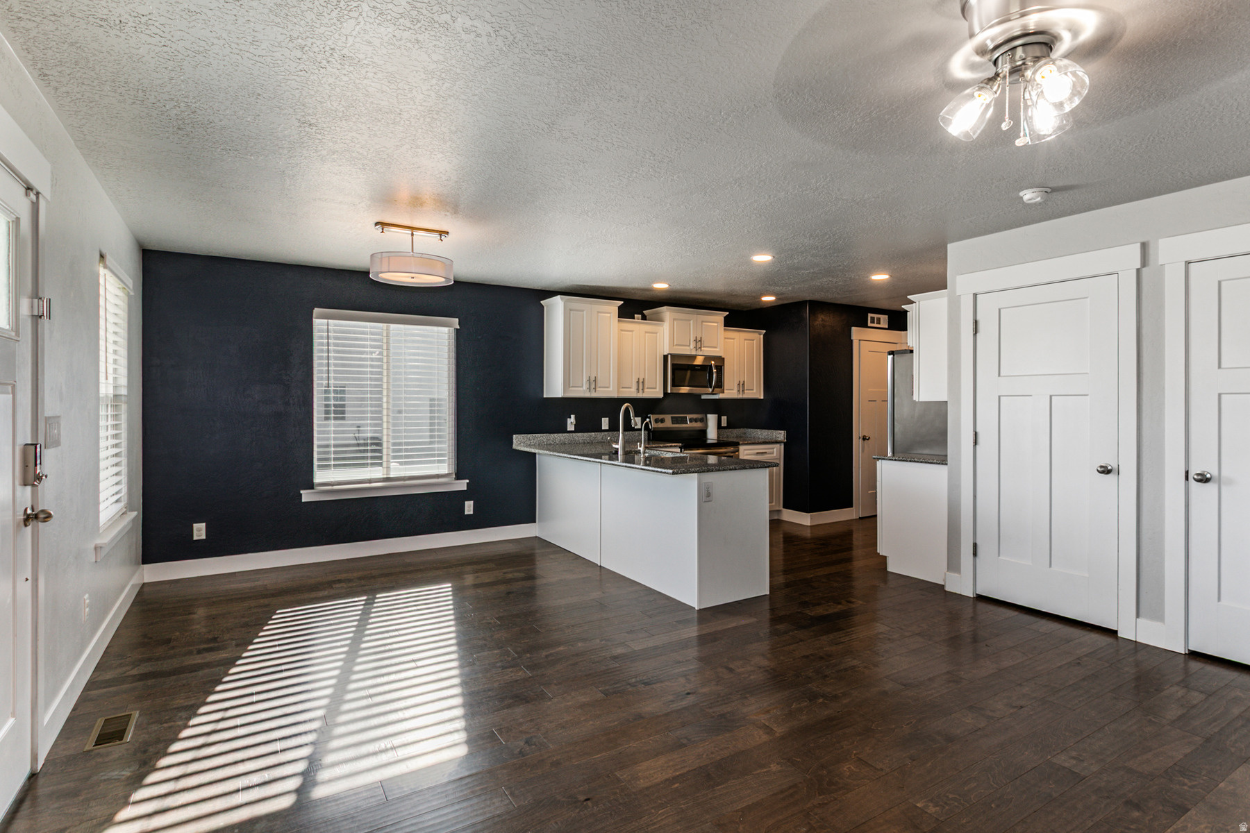 COLONIAL PARK - Residential