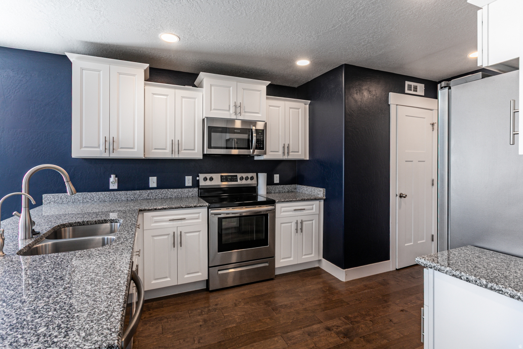 COLONIAL PARK - Residential