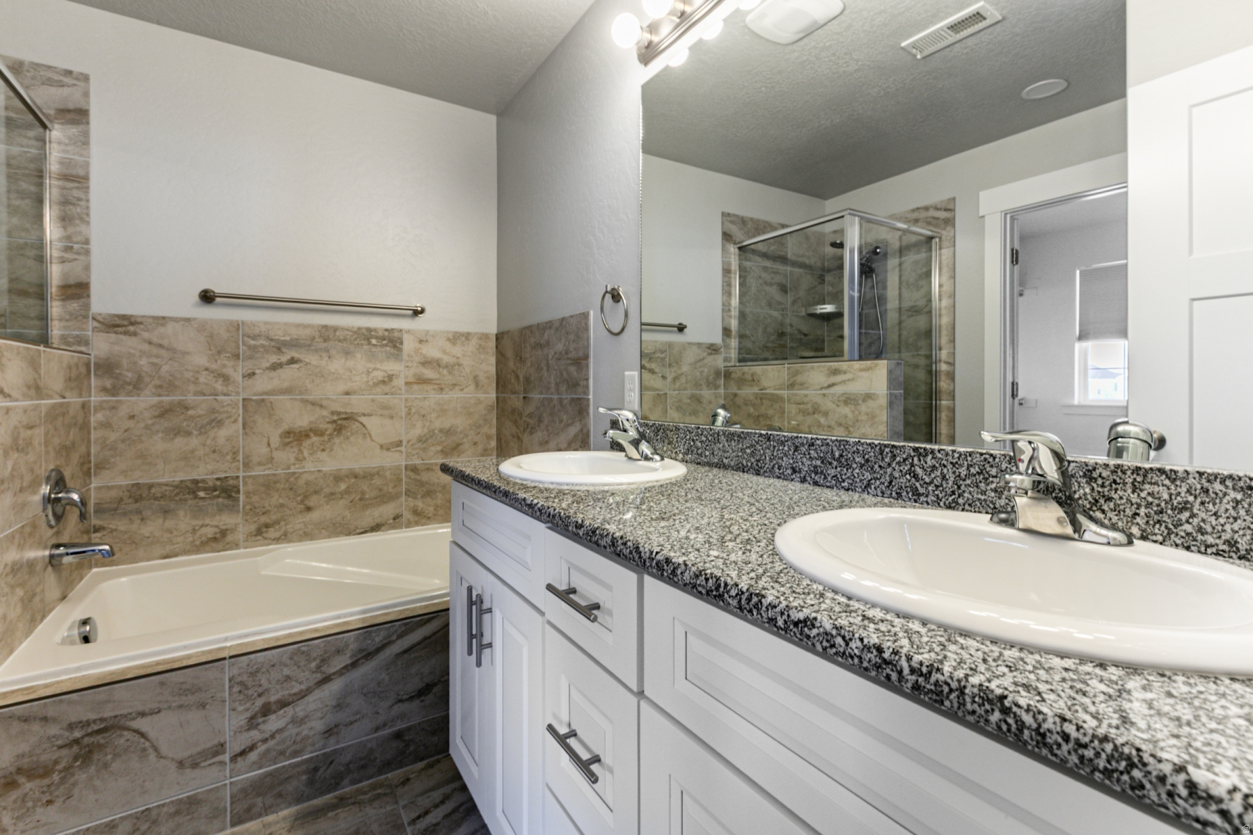 COLONIAL PARK - Residential