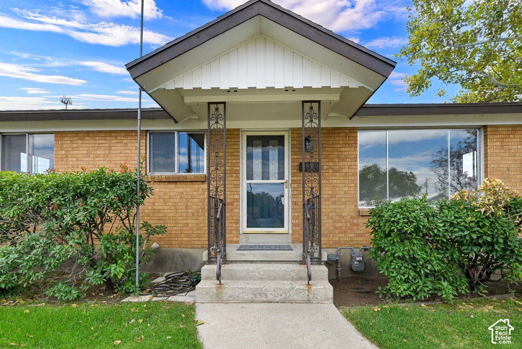 Photo of 106 W 700 N, Clearfield, UT 84015 (MLS # 2182537)