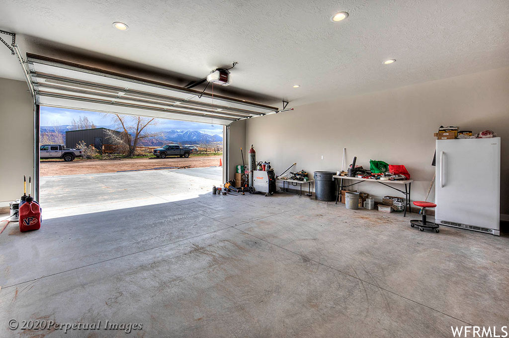 LONESOME LEFT - Residential