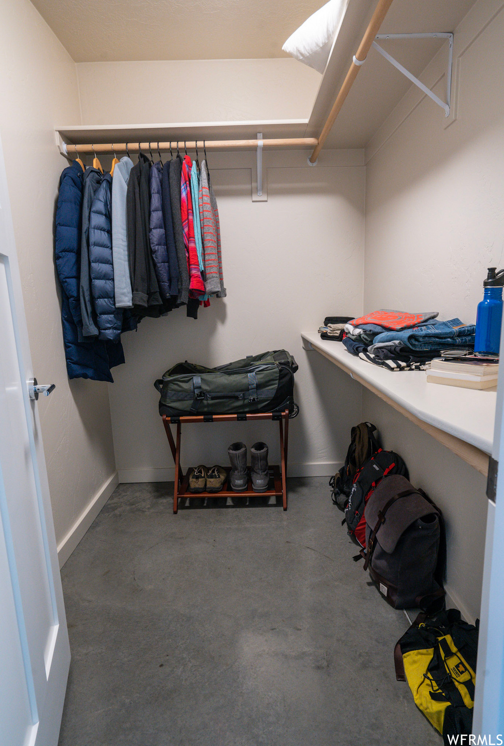 LONESOME LEFT - Residential