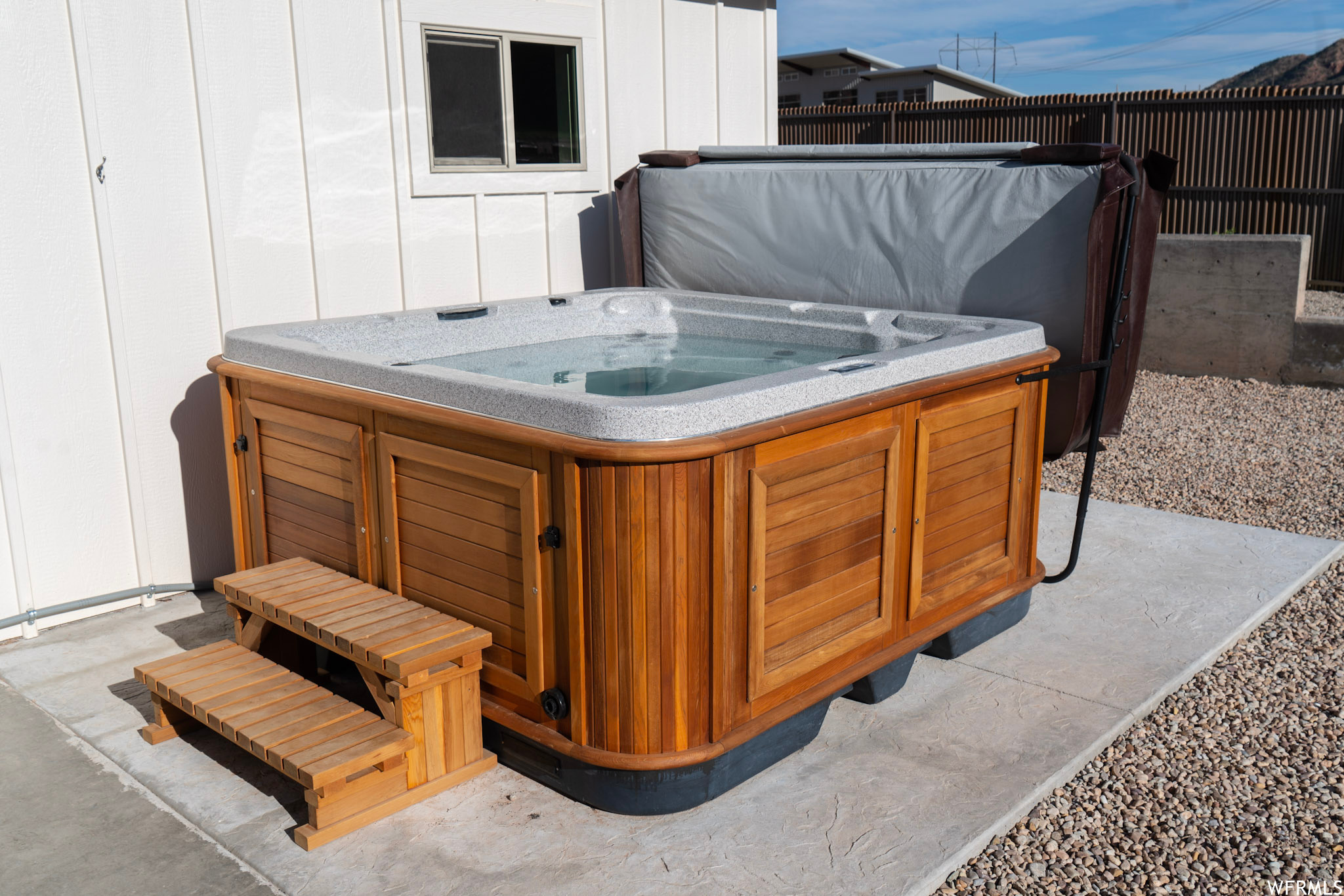 LONESOME LEFT - Residential