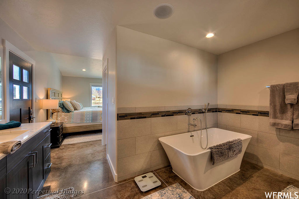 LONESOME LEFT - Residential