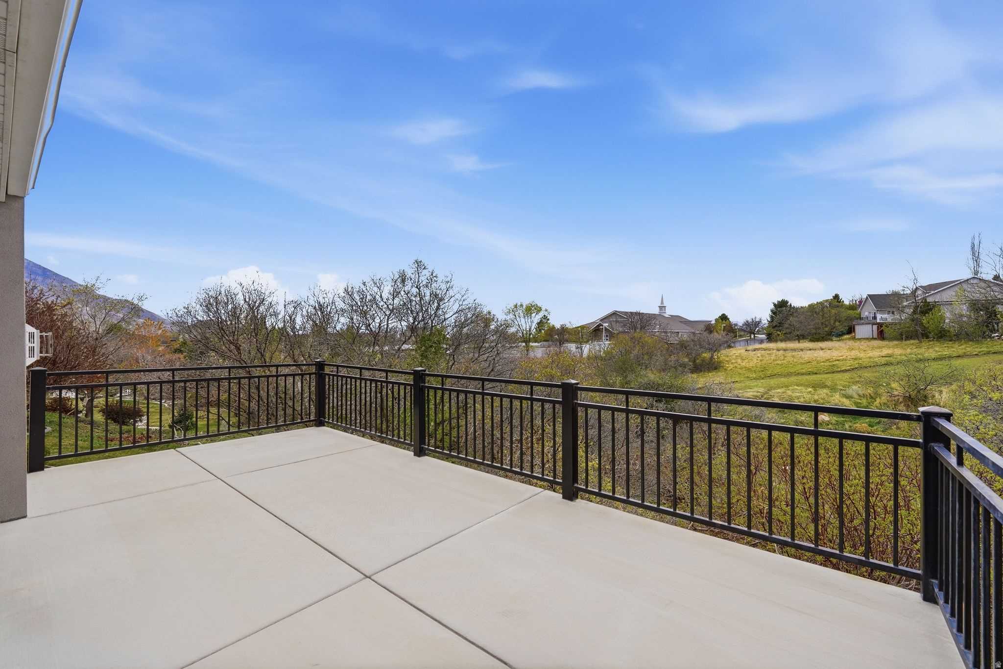 INTERNATIONAL ESTATES - Residential