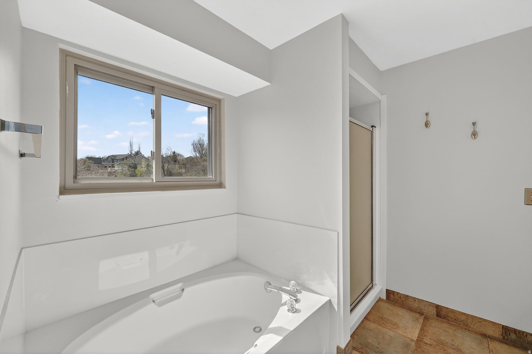 INTERNATIONAL ESTATES - Residential