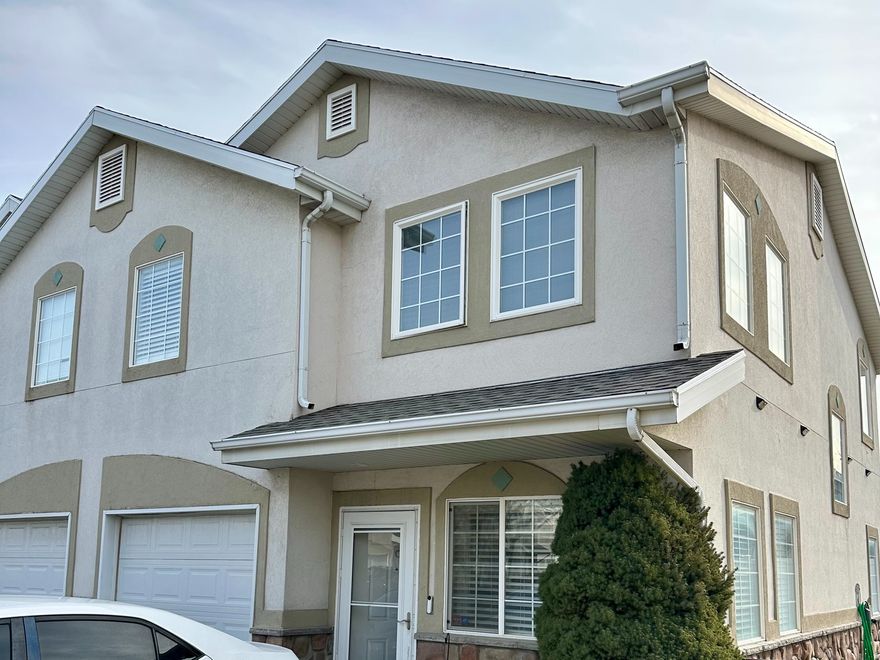 This clean and cute townhouse (a desired end unit next to a large open grass space) is located in a gated community tucked away from Redwood Road. 3 bedrooms and 2 full bathrooms upstairs, including: Huge primary bedroom with 2 walk in closets and a perfect bedroom for a Unicorn lover. Spacious 1 car garage, and private enclosed back patio.