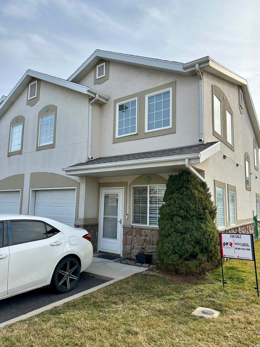 This clean and cute townhouse (a desired end unit next to a large open grass space) is located in a gated community tucked away from Redwood Road. 3 bedrooms and 2 full bathrooms upstairs, including: Huge primary bedroom with 2 walk in closets and a perfect bedroom for a Unicorn lover. Spacious 1 car garage, and private enclosed back patio.