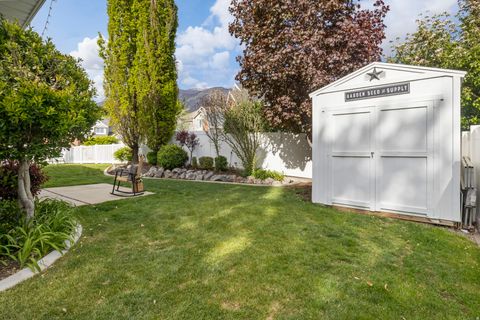 Tiny photo for 1215 S CAVE HOLLOW LN E, Farmington, UT 84025 (MLS # 2154084)