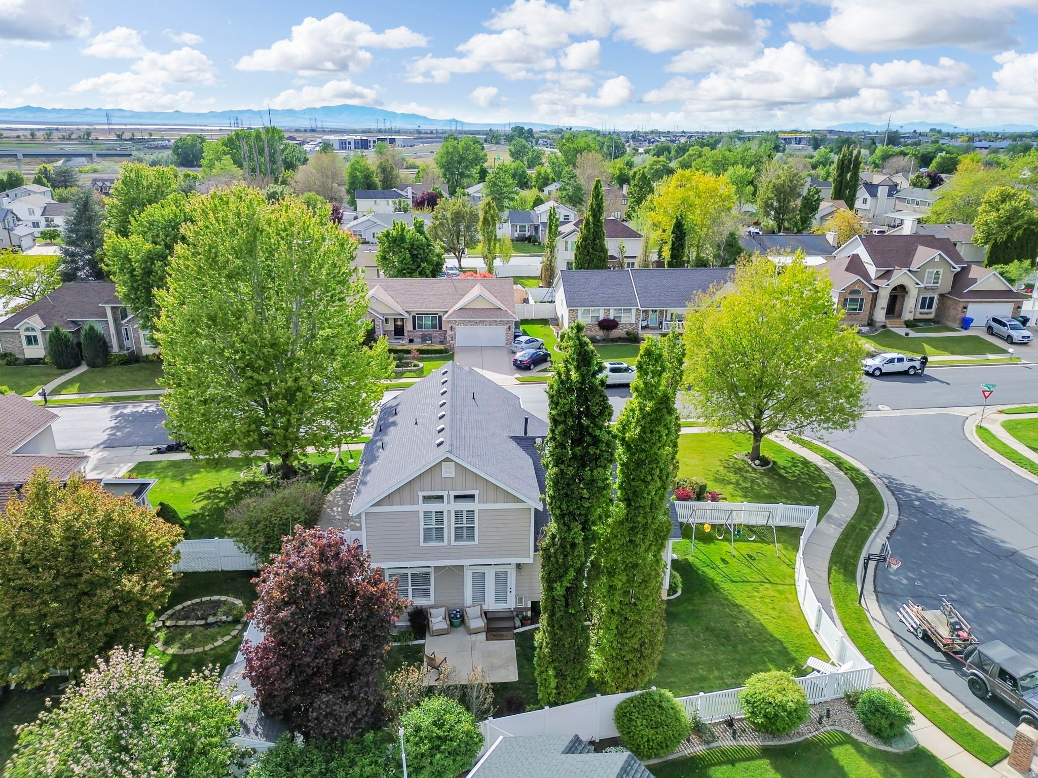 CAVE HOLLOW - Residential