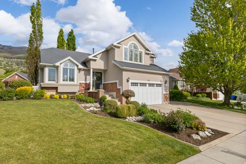 Tiny photo for 1215 S CAVE HOLLOW LN E, Farmington, UT 84025 (MLS # 2154084)