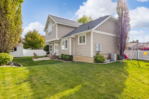 Tiny photo for 1215 S CAVE HOLLOW LN E, Farmington, UT 84025 (MLS # 2154084)