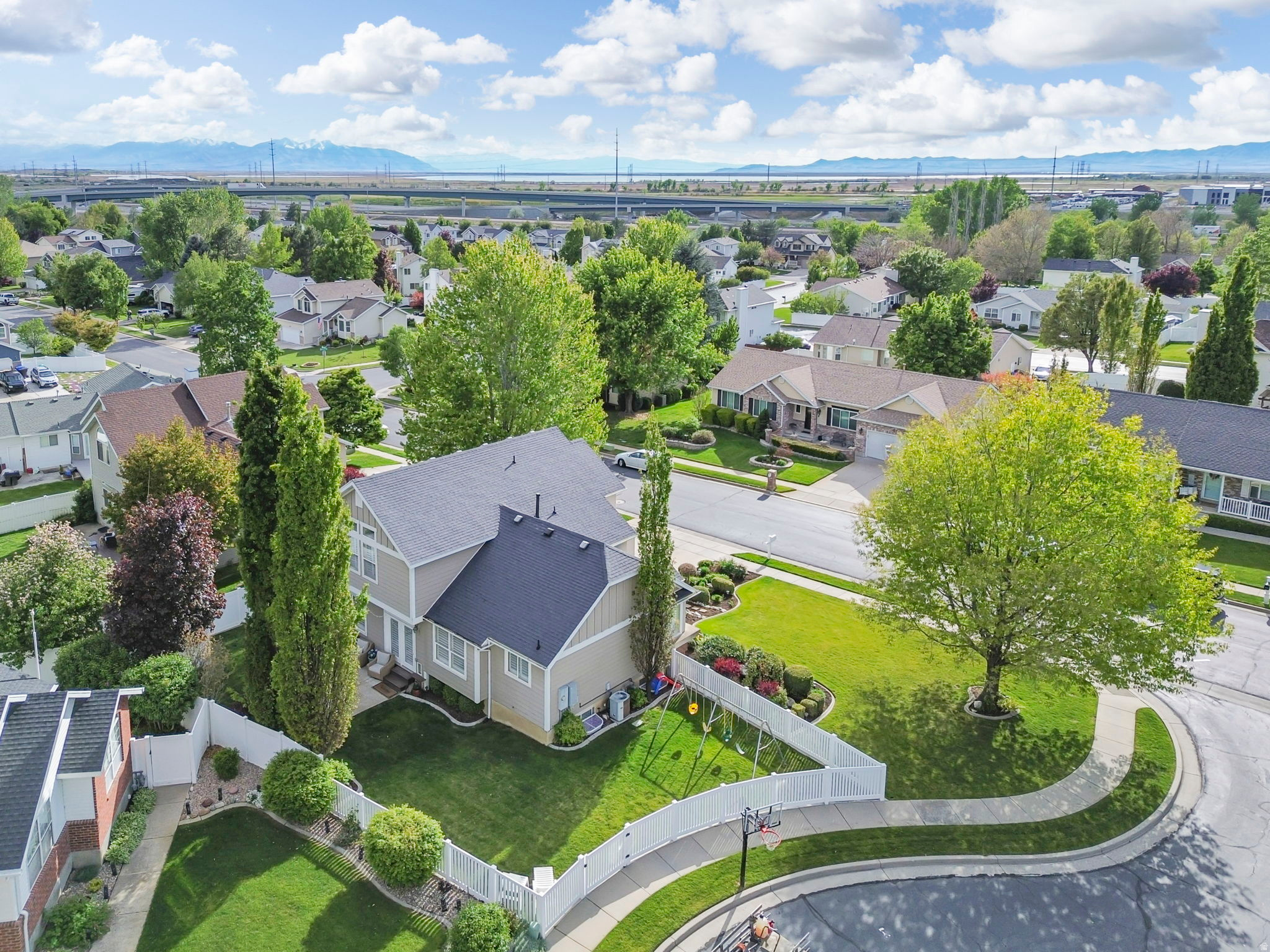 CAVE HOLLOW - Residential