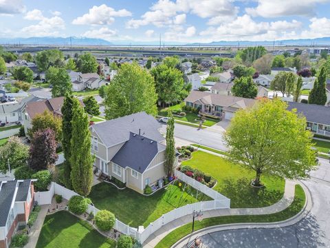 Tiny photo for 1215 S CAVE HOLLOW LN E, Farmington, UT 84025 (MLS # 2154084)