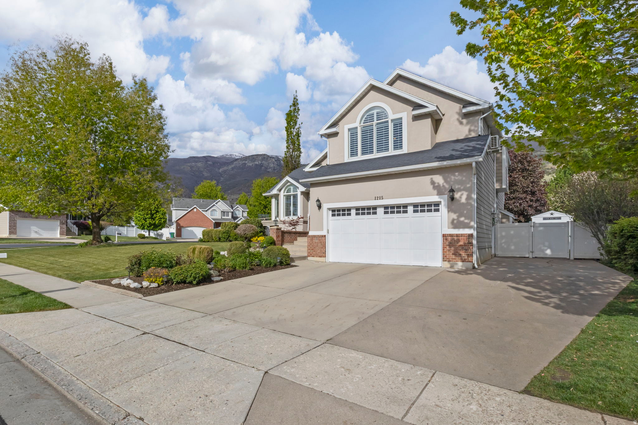 CAVE HOLLOW - Residential