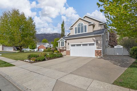 Tiny photo for 1215 S CAVE HOLLOW LN E, Farmington, UT 84025 (MLS # 2154084)