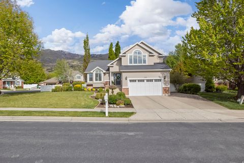 Tiny photo for 1215 S CAVE HOLLOW LN E, Farmington, UT 84025 (MLS # 2154084)