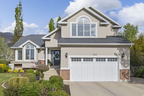 Photo of 1215 S CAVE HOLLOW LN E, Farmington, UT 84025 (MLS # 2154084)