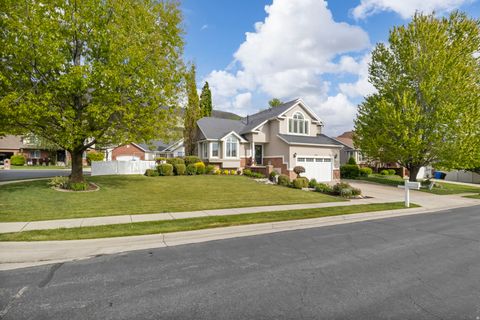 Tiny photo for 1215 S CAVE HOLLOW LN E, Farmington, UT 84025 (MLS # 2154084)