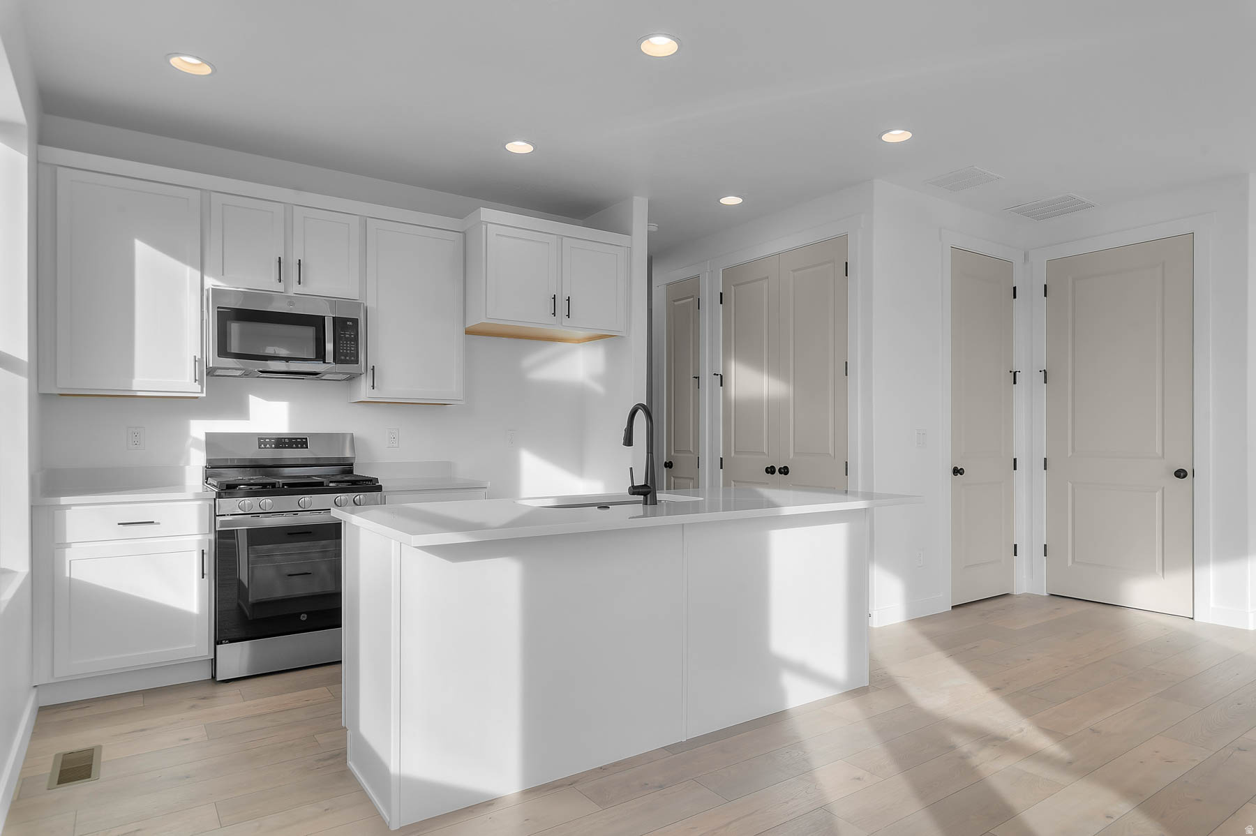 HOLBROOK E VILLAS 607 - Residential