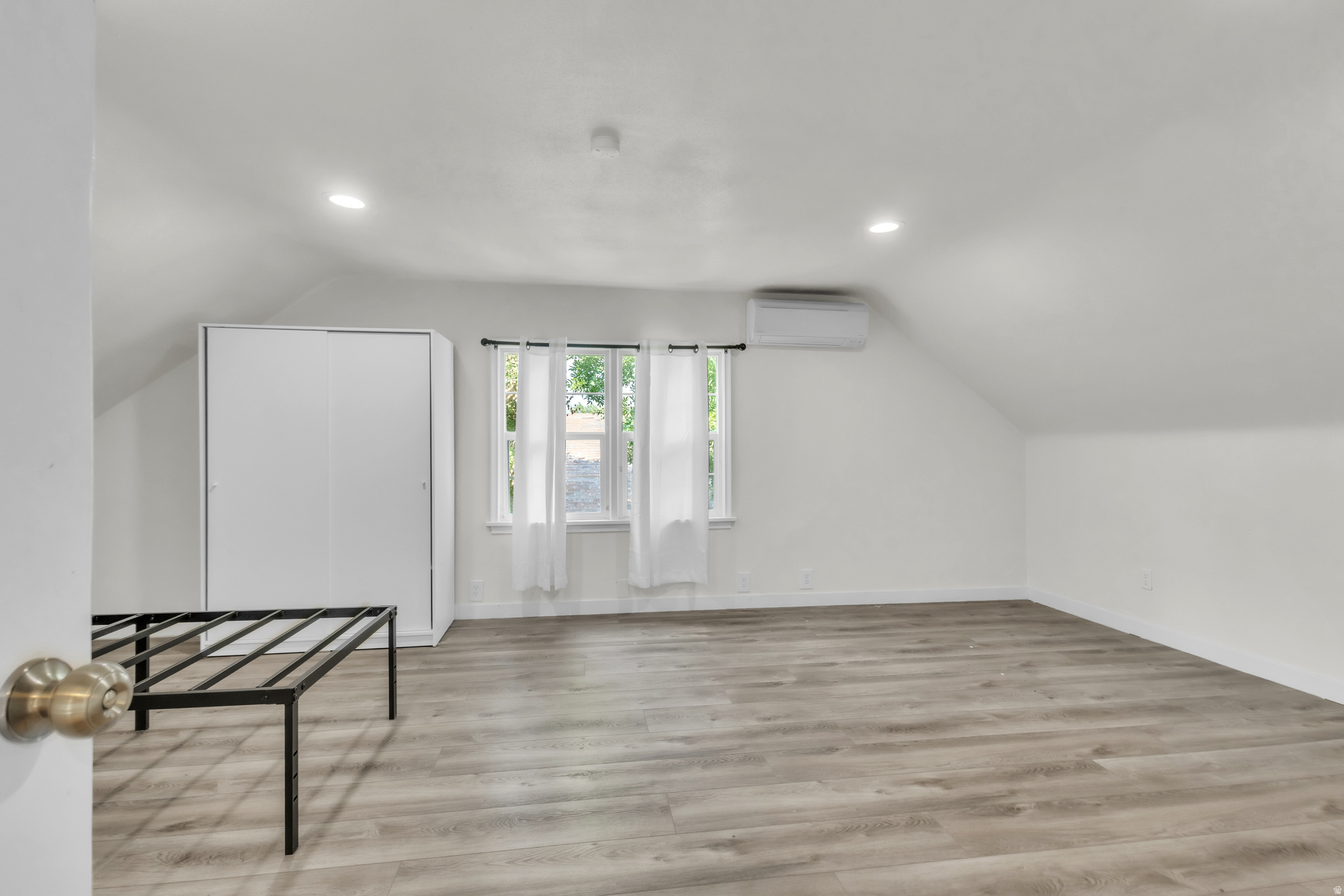 MENLOVE - Residential