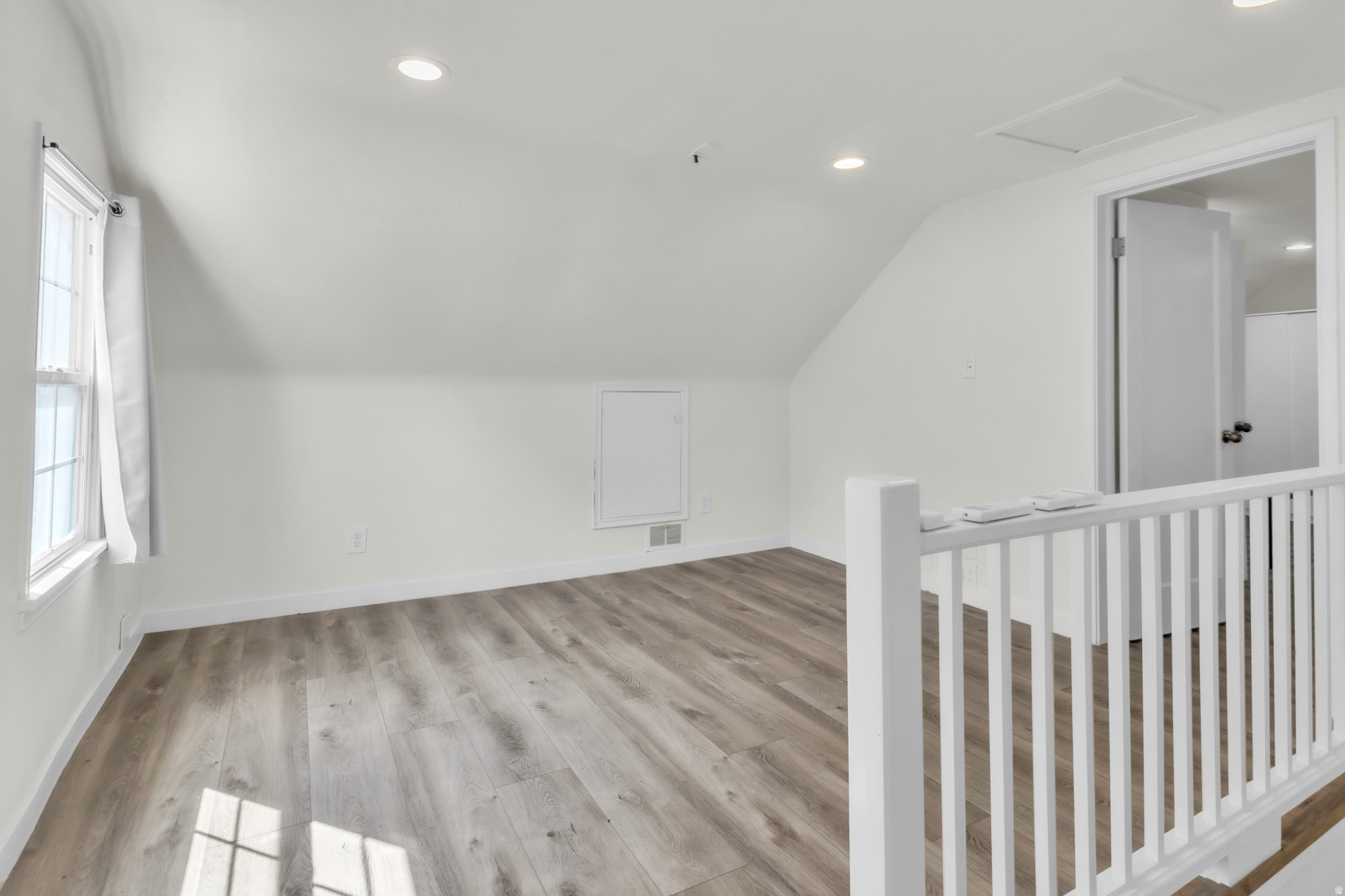 MENLOVE - Residential