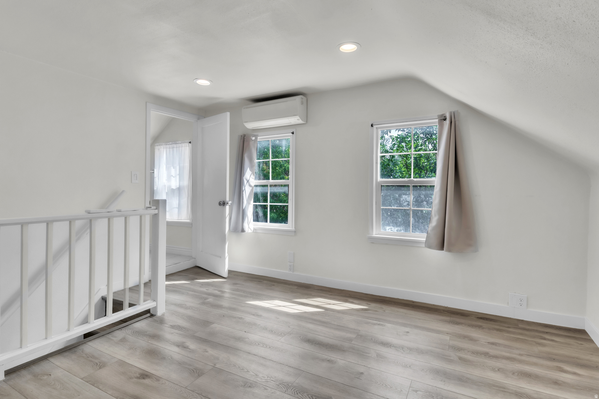 MENLOVE - Residential