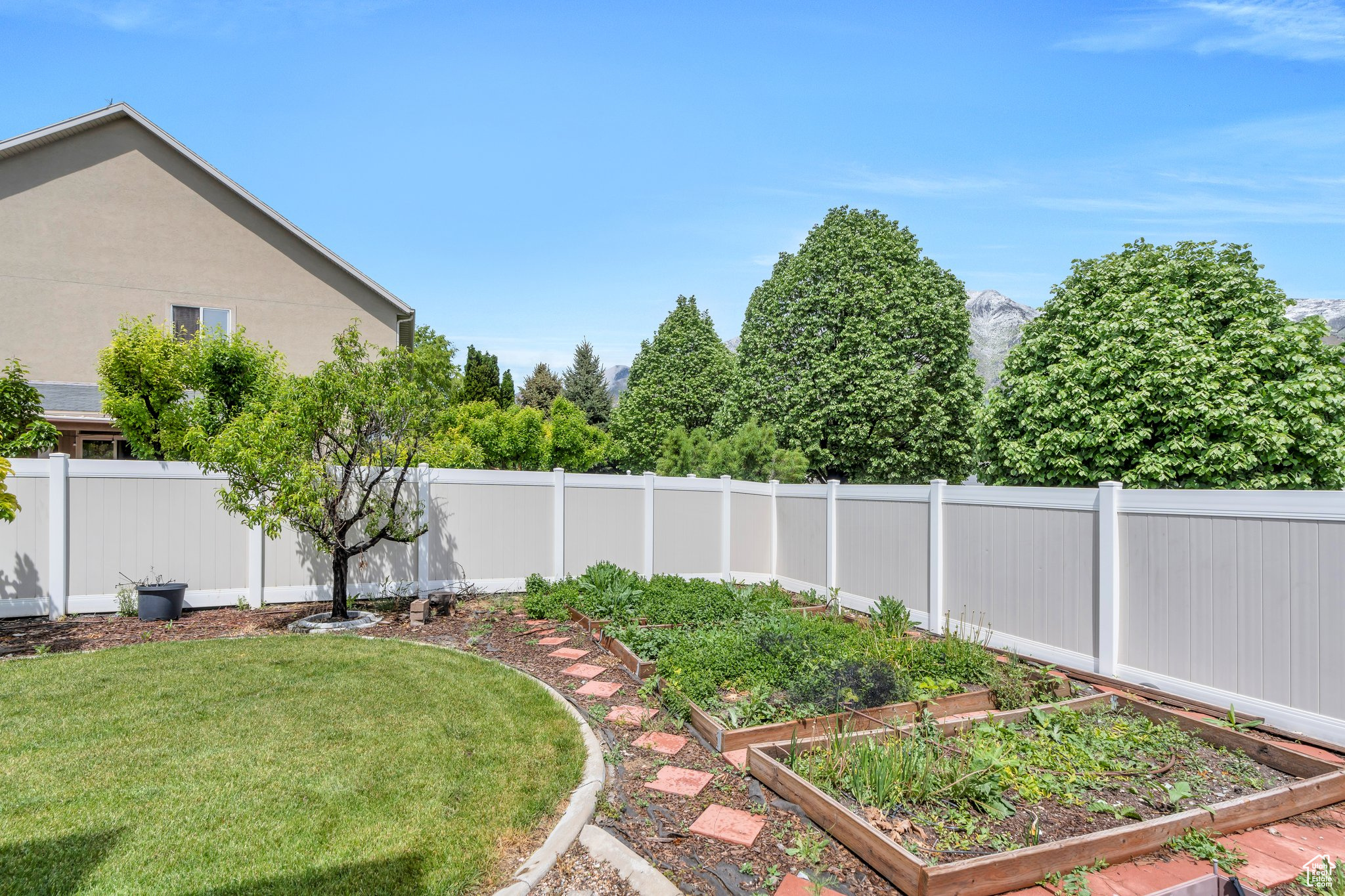 HARVEST MEADOWS - Residential