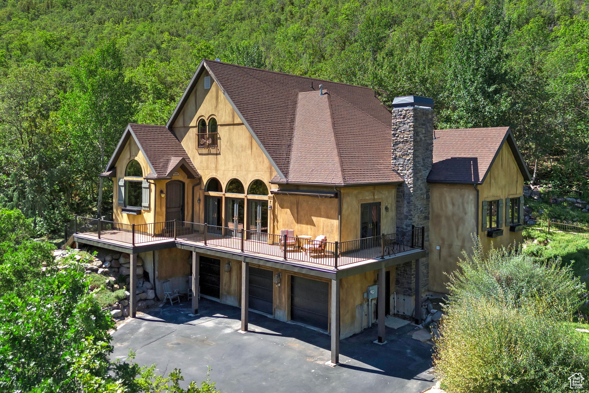 EMIGRATION PLACE - Residential