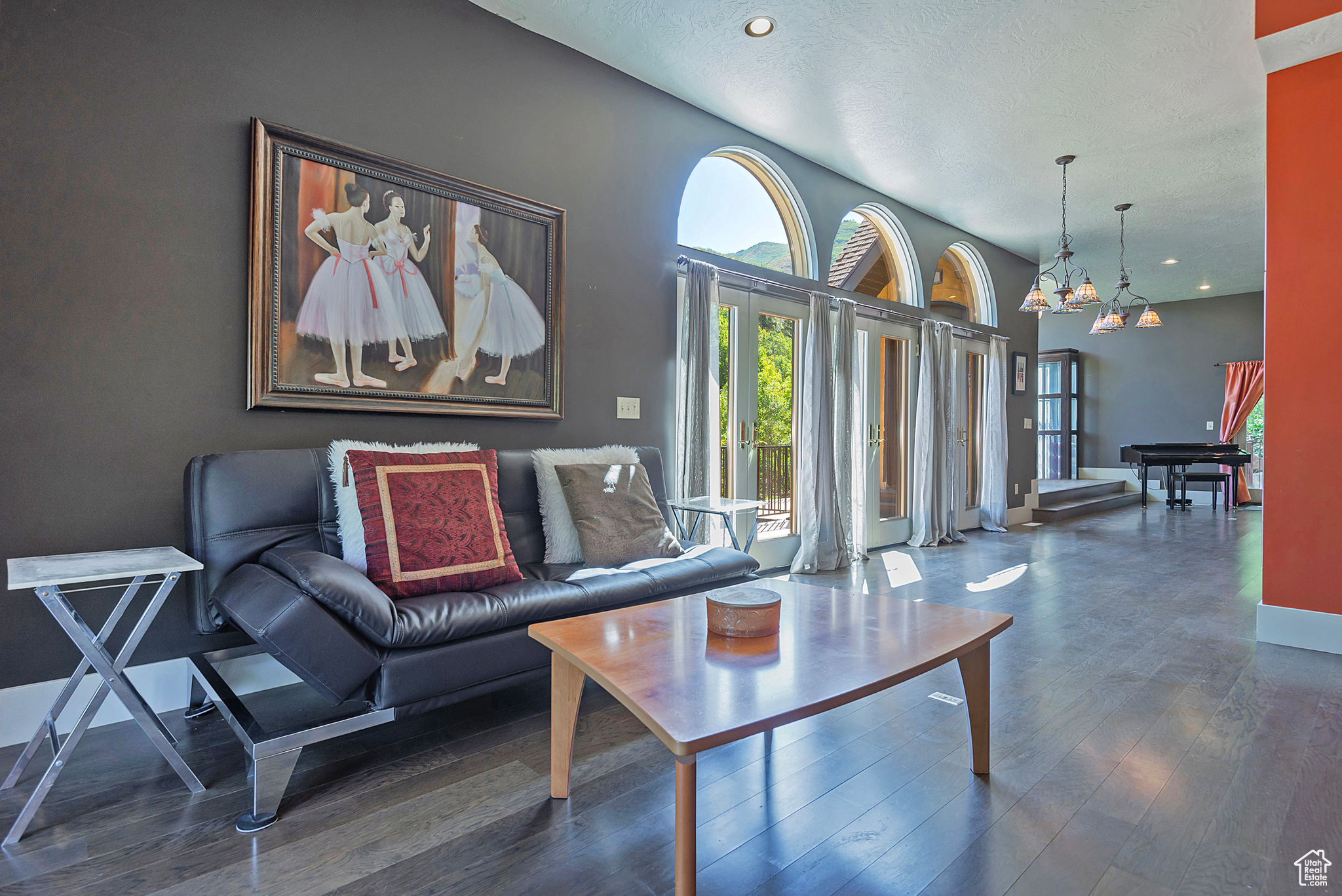 EMIGRATION PLACE - Residential